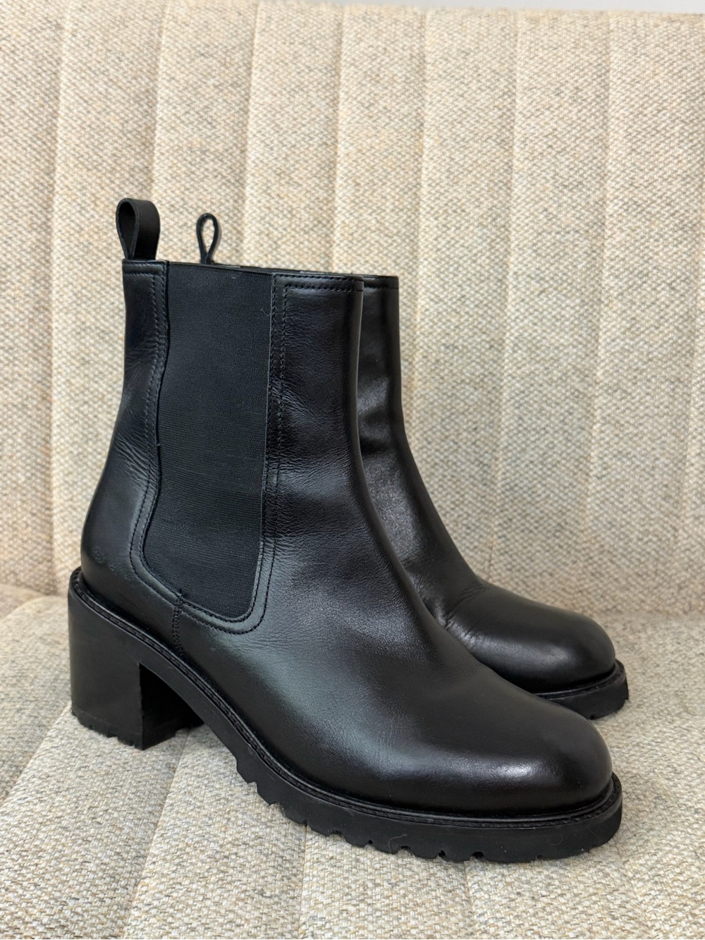 SEYCHELLES Women’s Black Leather Chelsea lug sole Heeled Boots, sz 9
